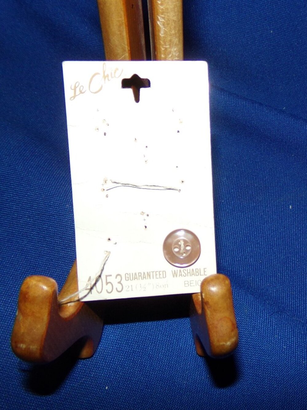 Vintage Le Chic Button Card W/ One Beige Button Still Attached #4053 - 29 Cents